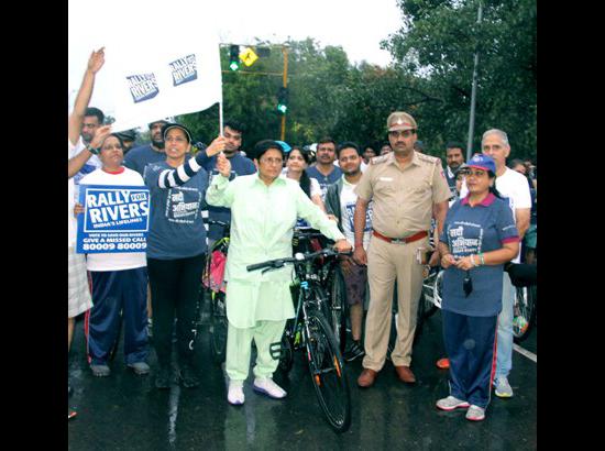 Lt. Governor Puducherry Kiran Bedi leads Cyclothon from Sukhna Lake