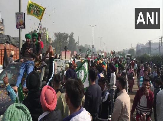Locals welcome farmers as they reach Ludhiana after suspending protest against farm laws