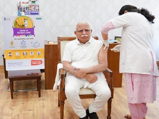 Khattar takes first dose of COVID-19 vaccine, urges people to do same
