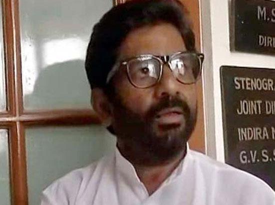 Airline Association Bans Shiv Sena MP Ravindra Gaikwad who turned Violent on flight