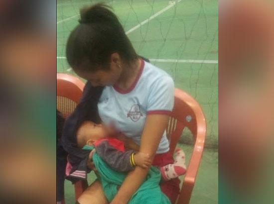 Volleyball player feeds 7 month baby during halftime of match, pic goes viral