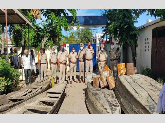 Hoshiarpur police seizes 400 Kilo Lahan, Five boats and other material used to destill illicit liquor 
