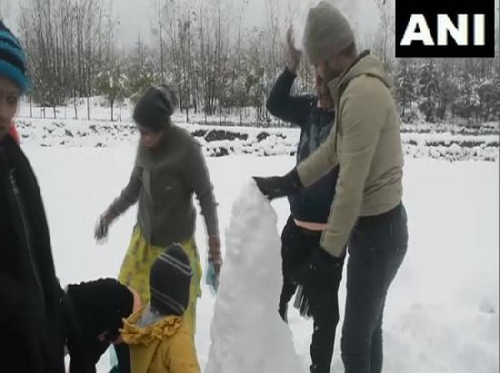 J&K: Tourists enjoy snowfall in Pahalgam