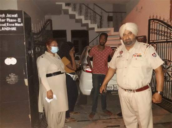 Police comes to rescue of stranded woman, PCR Team drops her at home
