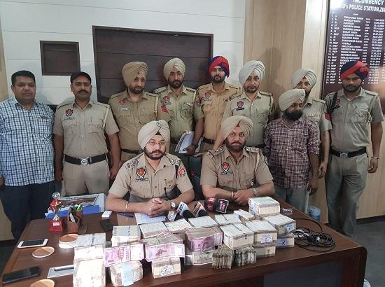 Zirakpur Police confiscates Rs. 55 lac from Private Bus 