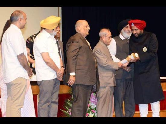 President of India confers 'Malti Gyan Peeth Purskar' upon 15 teachers from Punjab