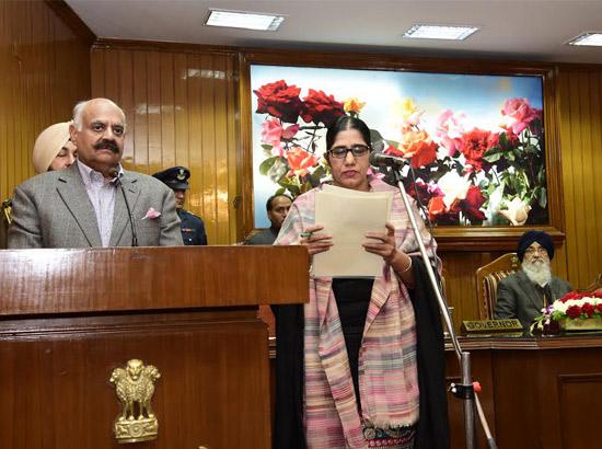V.P. Singh Badnore administers oath to Two Members of PPSC & Three Commissioners of Right to Service Commission
