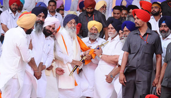 Badal exhorts Punjabis to unite and intensify struggle against construction of syl canal