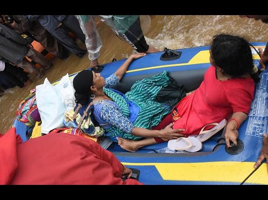 Kerala flood toll reaches 370, rescue operations continue