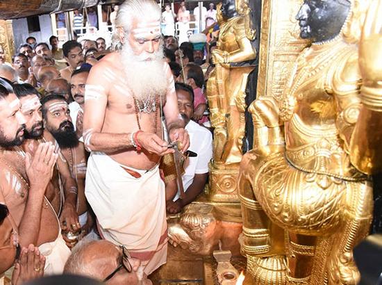 Kerala remains tense on 2nd day of Sabarimala season 
