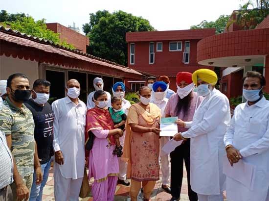 Balbir Sidhu hands over cheque of Rs. 3 lakh to panchayat of village Kandala