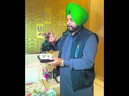 Sidhu in trouble over gifting stuffed partridge to CM