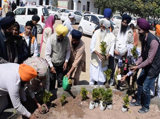 Hundreds of trees planted, gifted as Buta Prasad on World Sikh Environment Day