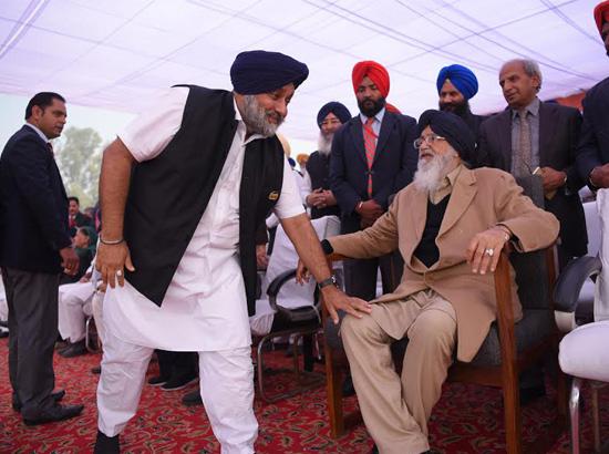 Sukhbir touching Badal's knees at Moga Rally