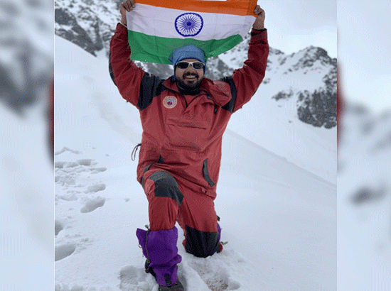 Punjab cop Gurjot Kaler scales Hurro Mountain of Machaadhar Range
