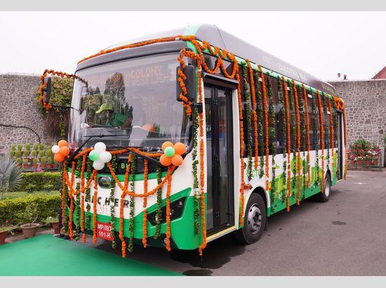 Banwarilal Purohit flags off Prototype Electric Bus of 2nd lot