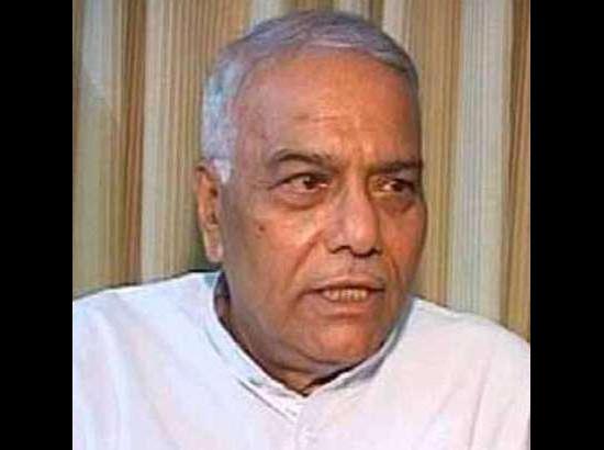 Yashwant Sinha joins AAP march to Lt Governor's office