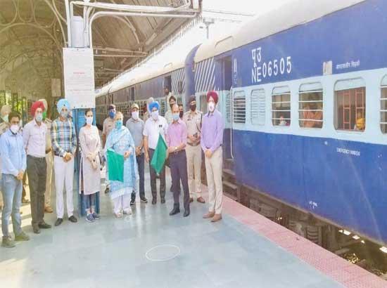 Around 4 lac migrants already facilitated through special trains on Amarinder's directions 