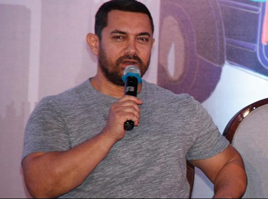 Fell in love first time when I was 10: Aamir Khan