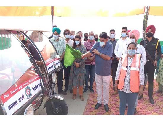 Sunder Sham Arora distributes 38 e-Rickshaws worth Rs. 50 lakh to needy women 