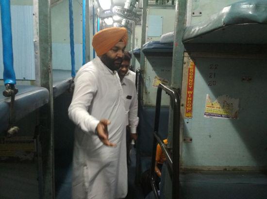 Amritsar MP Gurjeet Aujla conducts surprise checking of trains