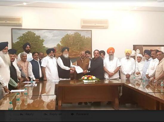 Badal led delegation of SAD-BJP meets Governor on Amritsar Tragedy
