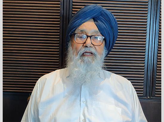 Senior Badal strongly condemns 'repressive use of violent force' on Akalis, cautions governments against repression
