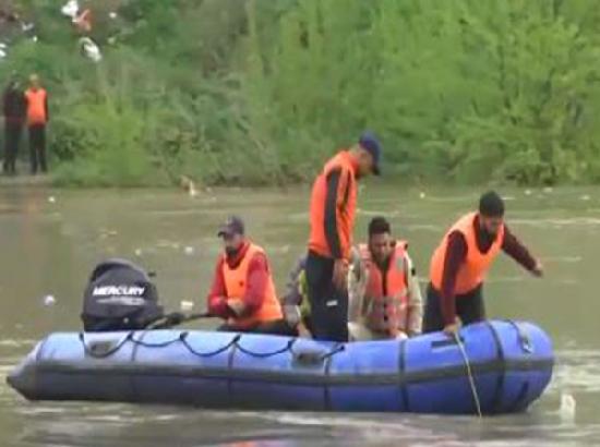 Boat capsizes in Jhelum in J-K's Ganderbal; rescue operation underway