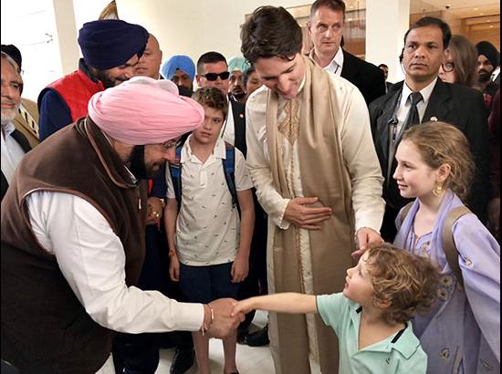Trudeau offers prayers at Golden Temple, wins hearts of Punjabis, says no support for separatists (Roundup)