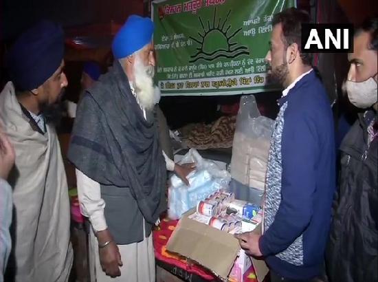 Charitable Trust distributes medicines to protesting farmers at Singhu border