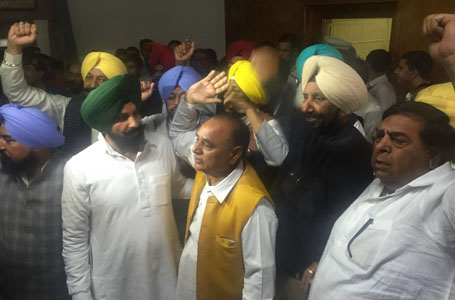 SYL issue -Now Punjab Cong MLAs protest
