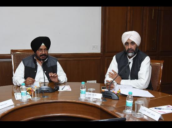 Manpreet, Dharamsot flay Opposition over walkout from crucial meeting 