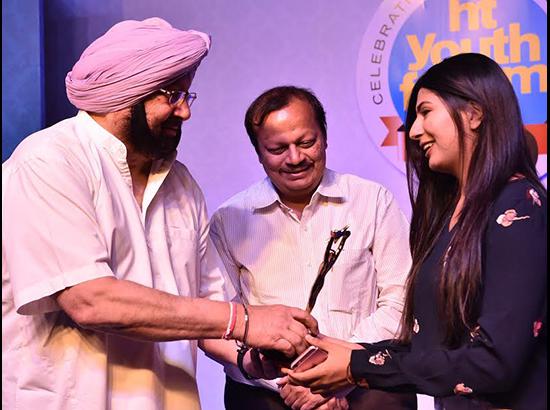 Gurmehar Kaur honoured as Youth Icon by Captain Amarinder Singh