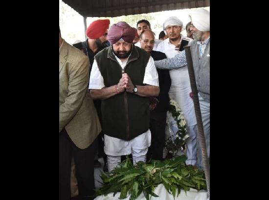 Amarinder, other dignitaries & political leaders attend cremation of Karanpal Singh Sekhon