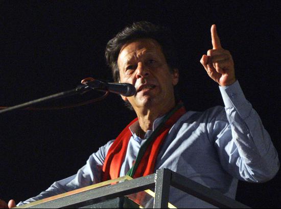 Imran Khan on way to open PM's innings as PTI moves ahead in Pakistan polls