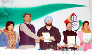 Capt. Amarinder Singh releases Congress manifesto : Promises stronger Lokayukta and to make Punjab No. 1 state in the country 