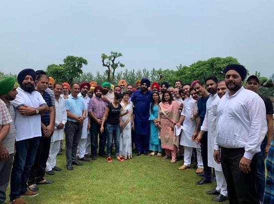 Re-energised Sidhu hits the ground running after resignation accepted; meets councillors of his constituency