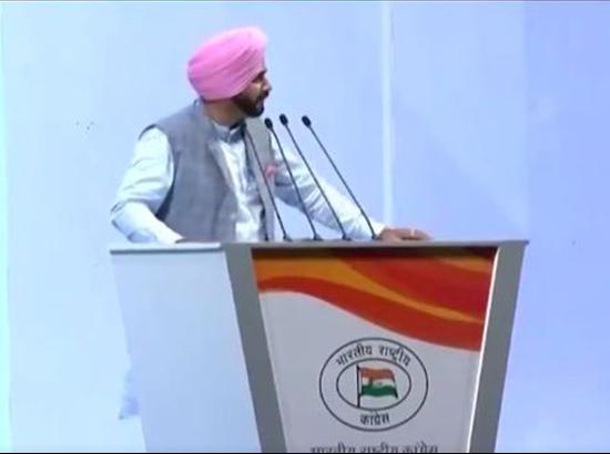 Navjot Sidhu apologises to former PM Manmohan Singh for past remarks