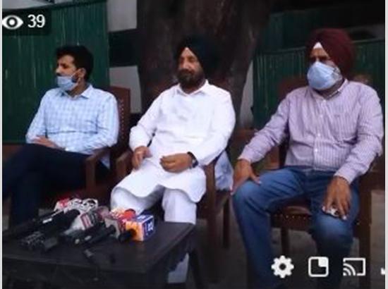 Captain assures ‘rebel’ MLAs of looking into issues raised by them ( Watch Video also 