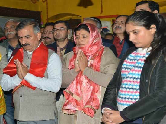 CM Sukhu offers puja at Hanuman temple, Jakhu