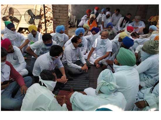  DC and SSP extends condolence to Martyr Sepoy Gurtej Singh's family
