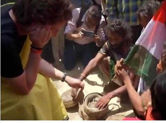 Priyanka Gandhi plays with poisonous snakes in Rae Bareli during campaigning