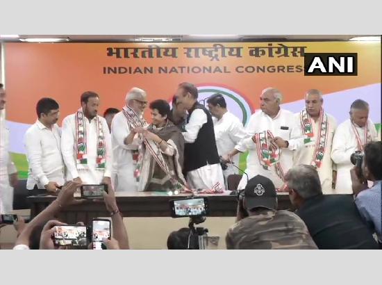 Ashok Arora 4 INALO  leaders join Congress , big setback to Chautala family party