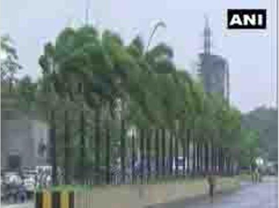 Cyclone Tauktae: Mumbai witnesses light rain with gusty winds
