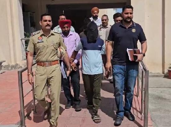 Ferozepur police held 2 drug smugglers with heroin - Babushahi.com