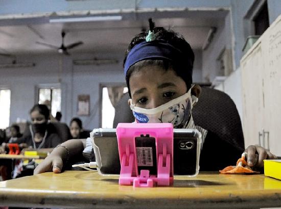 59.2 pc children use smartphones for messaging, only 10.1 pc for online learning, finds NCPCR study
