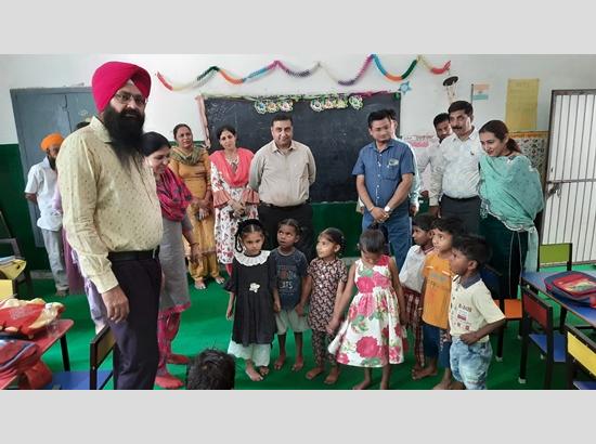 Vijay Dutt, Member, Punjab State Food Commission visits Govt schools in Ferozepur