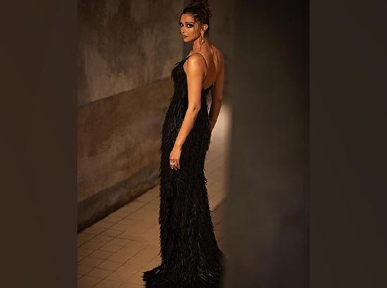 Cannes 2022:Sultry Deepika Padukone shimmers in feather-like black gown on Day 6