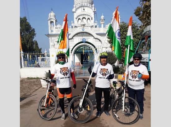 3 cyclists dedicate 72 km ride to 72nd Republic Day celebrations 

