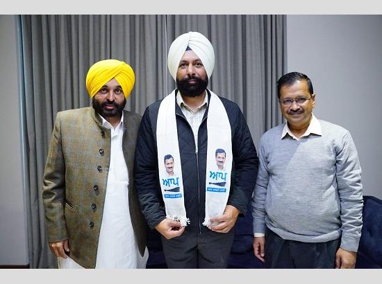 Amritsar Mayor Karamjit Singh Rintu joins AAP